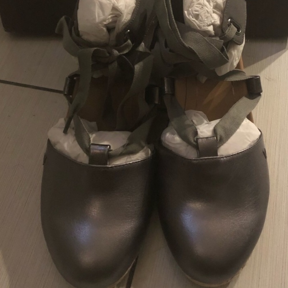 New Vionic women’s size 10 metallic color